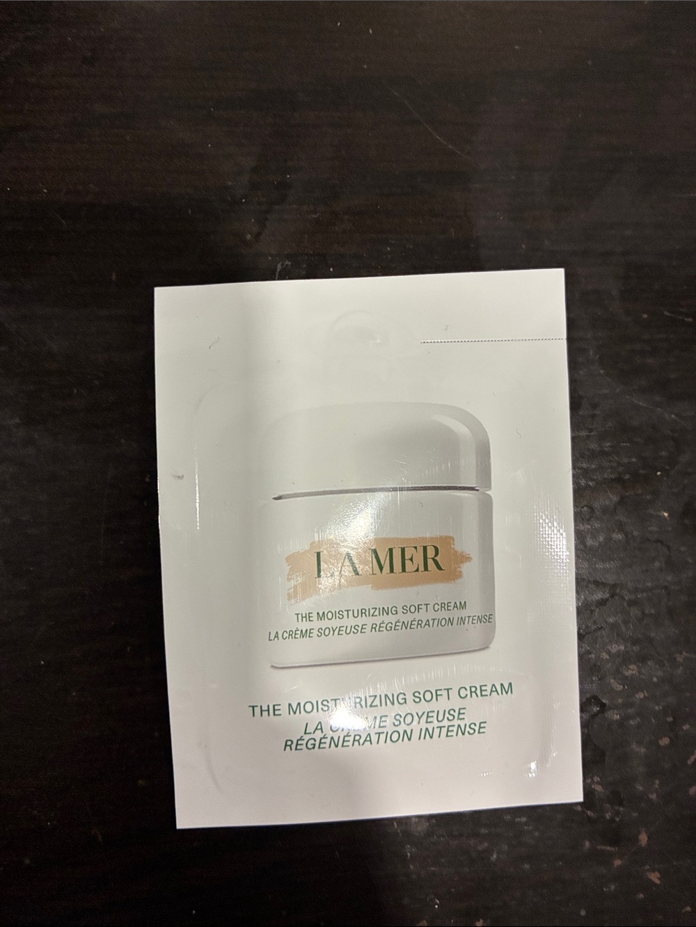La Mer Moisturizing Soft Cream Sachet - White with Gold Accent